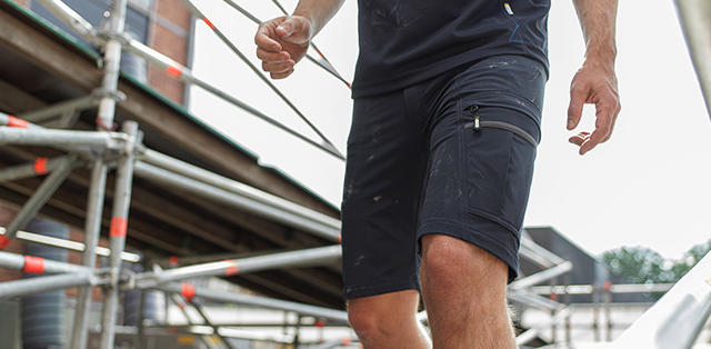 DASSY  
	Work trousers made from a high-end polyester/cotton blend, with extra stretch and a water-repellent finish. Wind- and waterproof jackets for winter. Shirts with UV sun protection. Count on quality, every day of the year. 