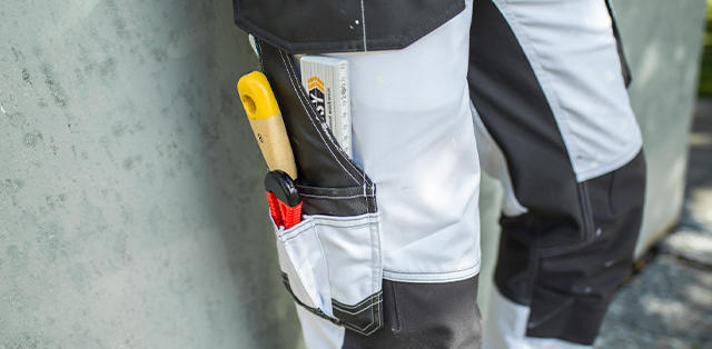 DASSY  
	Specifically designed for painting and plastering tools. The Cordura® on the in- and outside of the pocket makes it more resistant against sharp objects. Moreover, it also ensures that you can store and take out tools more easily. 