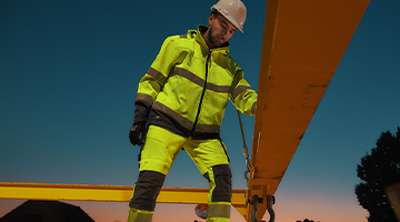 EN ISO 20471 certified high-visibility workwear.