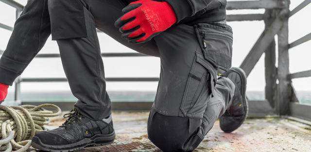 DASSY  
	 Extra strong Cordura  ensures the elbow area, utility knife and thigh pockets, and the back and inside pockets keep their shape. With ultra durable Cordura stretch for the knee pockets on work trousers in Smart and Super Flex. 