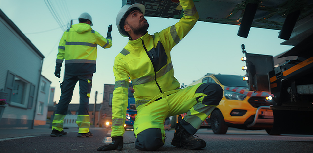 DASSY  
	With a modern look, all the newcomers fit perfectly with the existing DASSY ®  Safety HiVis collection. Safety guaranteed! 