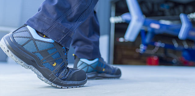 DASSY  
	Did you know? The S3 safety shoe DASSY ®  Nox is also available in smaller shoe sizes (as from UK size 3), making it easier for women to choose the right size. 